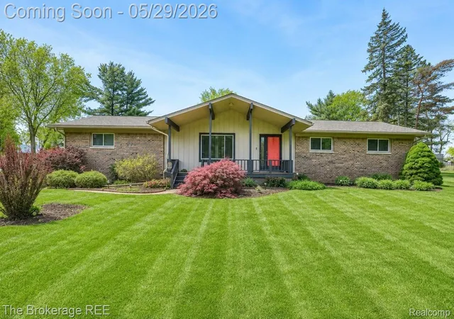 Photo 1 of Sale Pending at 6933 Hubbard Hills Dr, Clarkston, MI 48348 | MLS# 20261037709 | Listing updated on 2026-06-19