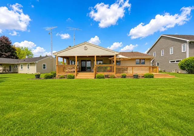 Photo 2 of Single family home for sale at 173 S Grand Pointe Dr, Brooklyn, MI 49230 | MLS# 55026024567 | Listing updated on 2026-05-27