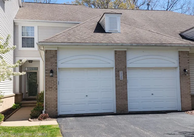 Photo 1 of Sale Pending at 5726 Pinecroft Ct #44, Clarkston, MI 48346 | MLS# 20261037760 | Listing updated on 2026-09-09