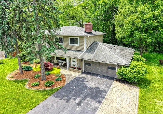 Photo 3 of Single family home for sale at 2172 Devonshire Rd, Bloomfield Hills, MI 48302 | MLS# 20261037776 | Listing updated on 2026-06-13