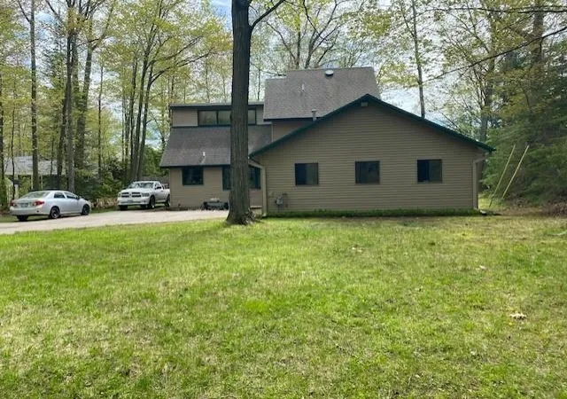 Photo 4 of Single family home for sale at 8779 Swan Point Rd, Elk Rapids, MI 49629 | MLS# 78080068754 | Listing updated on 2026-05-29