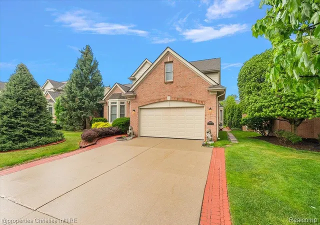 Listing Photo 3 - Condo for sale in building located at 47274 Hunters Park Dr, Plymouth, MI 48170
