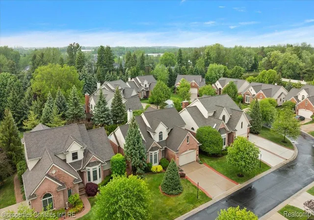 Listing Photo 5 - Condo for sale in building located at 47274 Hunters Park Dr, Plymouth, MI 48170