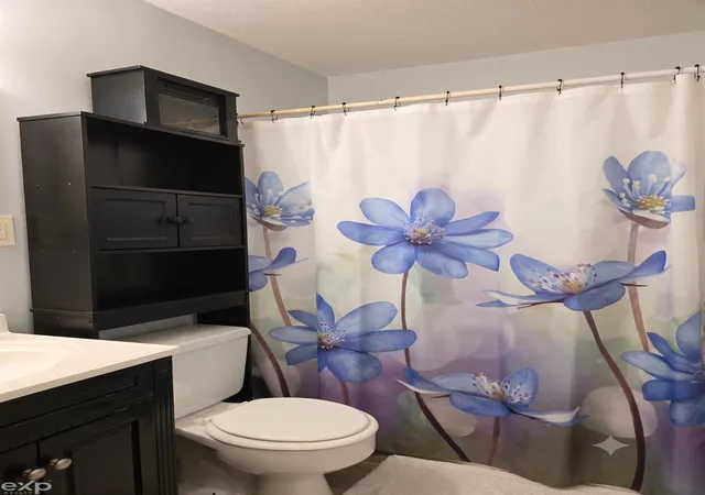 4th image of 2812 Cabot Dr, Lansing, MI 48911 | MLS# 58050208793