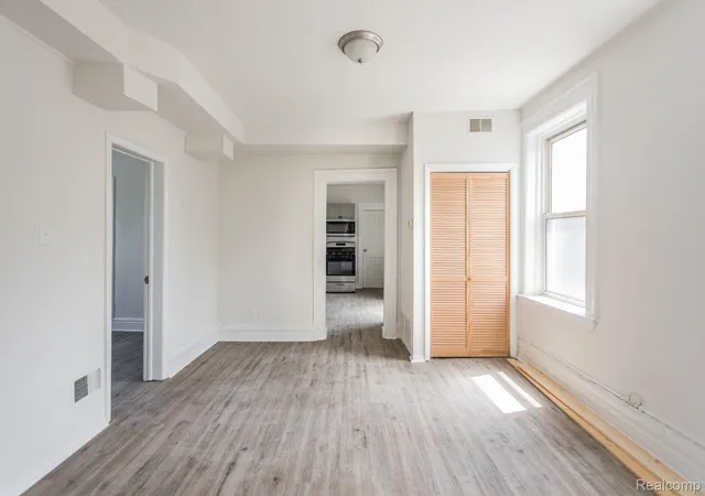 Listing Photo 4 - Condo for sale in building located at 1124 Mckinstry St, Detroit, MI 48209
