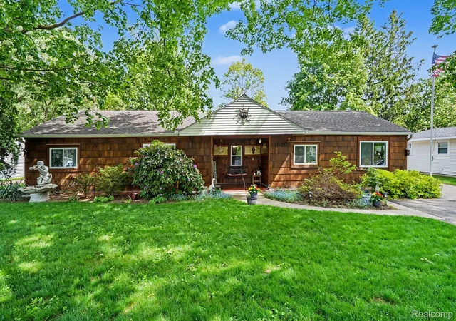 Photo 1 of Single family home for sale at 5830 Eldridge Dr, Waterford, MI 48327 | MLS# 20261037822 | Listing updated on 2026-06-07