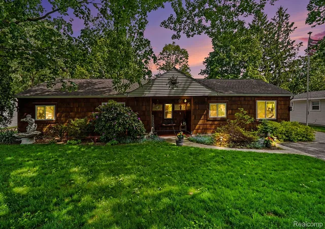 Photo 2 of Single family home for sale at 5830 Eldridge Dr, Waterford, MI 48327 | MLS# 20261037822 | Listing updated on 2026-06-07