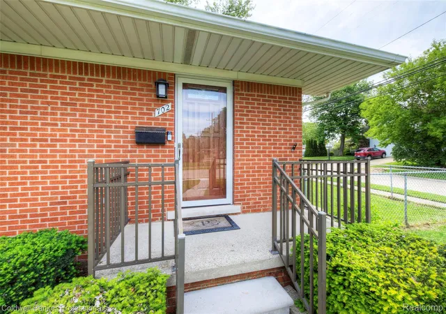 Photo 1 of Sale Pending at 702 Woodlawn Ave, Royal Oak, MI 48073 | MLS# 20261037844 | Listing updated on 2026-05-31