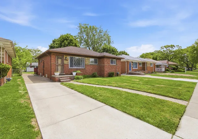 Photo 3 of Single family home for sale at 21630 Westhampton St, Oak Park, MI 48237 | MLS# 81026024642 | Listing updated on 2026-06-05