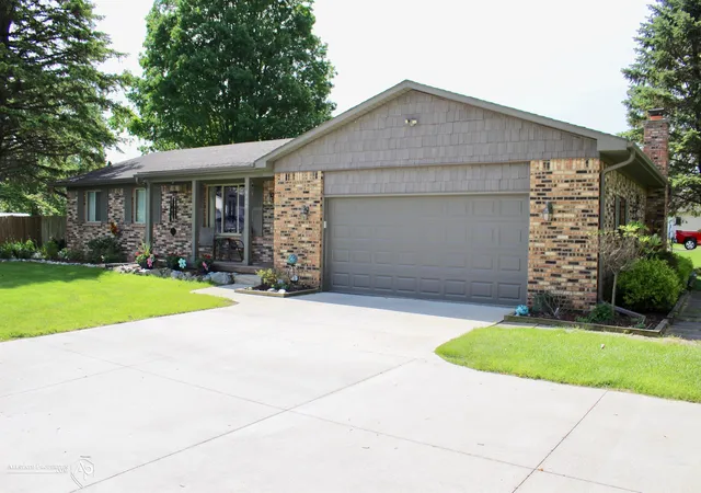 Photo 1 of Sale Pending at 8468 Lippincott Blvd, Davison, MI 48423 | MLS# 5050208823 | Listing updated on 2026-05-29