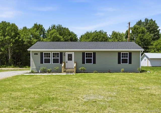 Photo 1 of Single family home for sale at 2941 Beach Rd, Port Huron, MI 48060 | MLS# 20261037893 | Listing updated on 2026-09-01