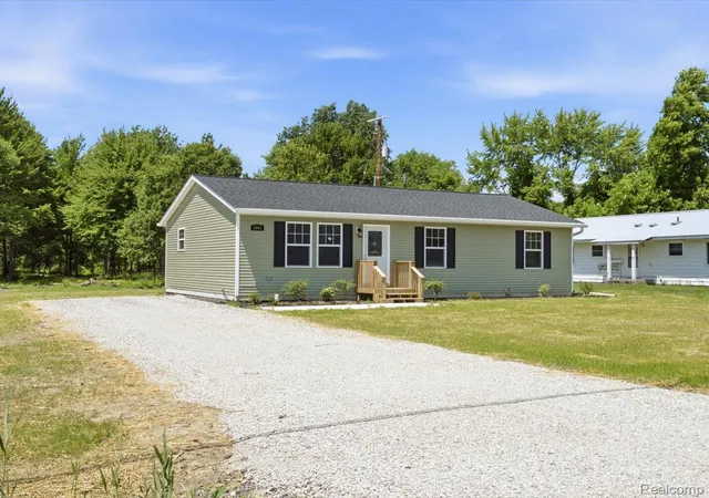 Photo 2 of Single family home for sale at 2941 Beach Rd, Port Huron, MI 48060 | MLS# 20261037893 | Listing updated on 2026-09-01