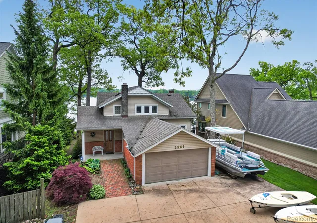 1st image of 3961 Lakewood Dr, Waterford, MI 48329 | MLS# 20261037938