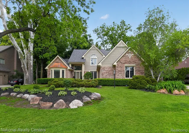 Photo 2 of Single family home for sale at 54366 Royal Troon Dr, South Lyon, MI 48178 | MLS# 20261037939 | Listing updated on 2026-06-01