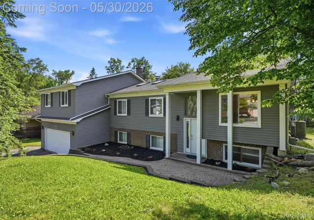 Photo 1 of Sale Pending at 5620 Eastman Blvd, West Bloomfield, MI 48323 | MLS# 20261037944 | Listing updated on 2026-06-13