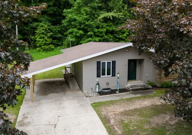 Homes for sale in Suttons Bay, MI | 1551 N Macksey Rd, Suttons Bay, MI 49682 | MLS# 78080068771