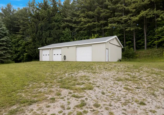 Homes for sale in Suttons Bay, MI | 1551 N Macksey Rd, Suttons Bay, MI 49682 | MLS# 78080068771