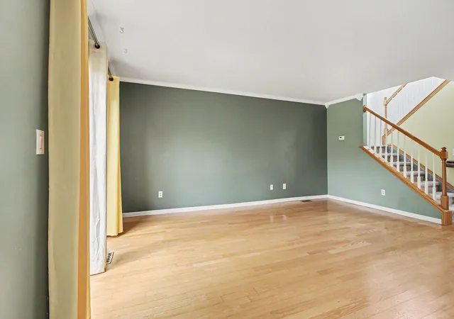 Listing Photo 5 - Condo for sale in building located at 1935 Sheffield Dr, Ypsilanti, MI 48198