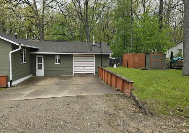 Photo 3 of Single family home for sale at 621 E State St, Fife Lake, MI 49633 | MLS# 79080068777 | Listing updated on 2026-08-24