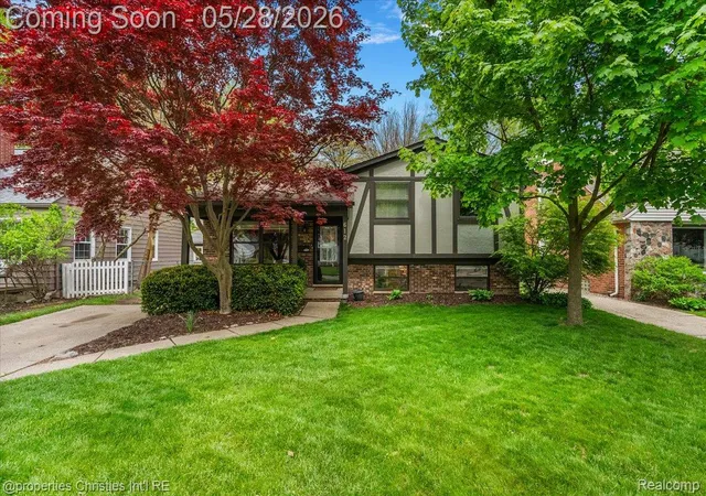 Photo 2 of Single family home for sale at 612 Royal Ave, Royal Oak, MI 48073 | MLS# 20261037998 | Listing updated on 2026-06-13