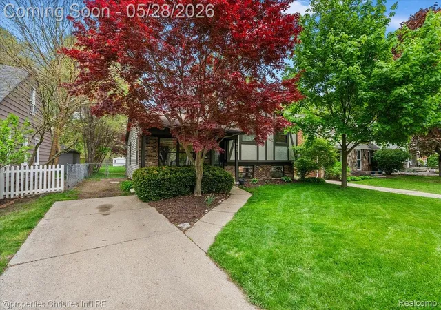 Photo 3 of Single family home for sale at 612 Royal Ave, Royal Oak, MI 48073 | MLS# 20261037998 | Listing updated on 2026-06-13