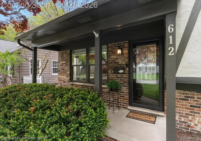 Photo 4 of Single family home for sale at 612 Royal Ave, Royal Oak, MI 48073 | MLS# 20261037998 | Listing updated on 2026-06-13