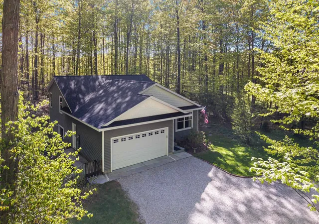 Homes for sale in Suttons Bay, MI | 2177 N Jacobson Rd, Suttons Bay, MI 49682 | MLS# 78080068787