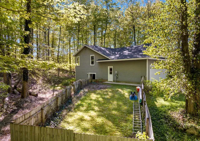 Homes for sale in Suttons Bay, MI | 2177 N Jacobson Rd, Suttons Bay, MI 49682 | MLS# 78080068787
