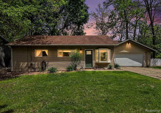 1st image of 2512 Grandview Blvd, Waterford, MI 48329 | MLS# 20261038064