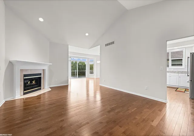 Listing Photo 4 - Condo for sale in building located at 3680 Partagas Dr, Sterling Heights, MI 48310