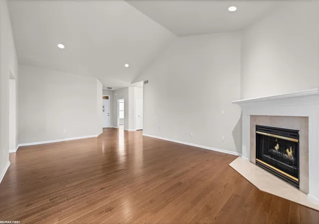 Listing Photo 5 - Condo for sale in building located at 3680 Partagas Dr, Sterling Heights, MI 48310