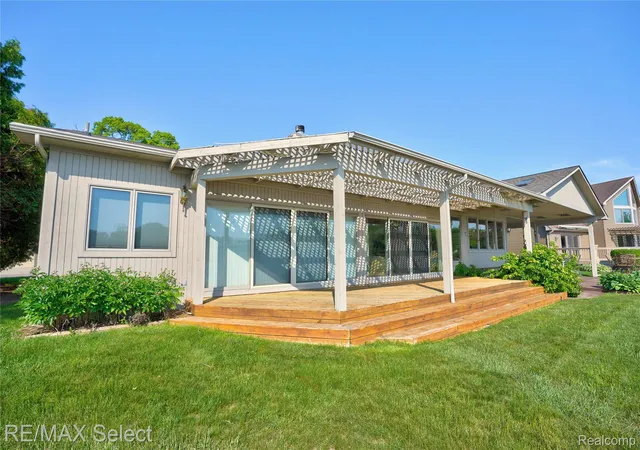 Homes for sale in Fenton Charter Township Genesee, MI | 13154 Lake Shore Dr, Fenton Charter Township Genesee, MI 48430 | MLS# 20261038135