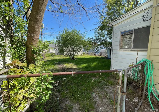 Photo 3 of Single family home for sale at 498 Montana Ave, Pontiac, MI 48341 | MLS# 20261038158 | Listing updated on 2026-09-09