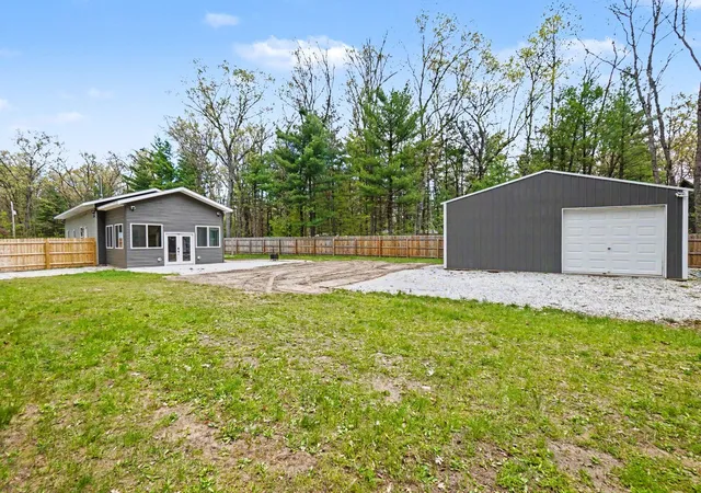 3rd image of 1581 Lone Pine Dr, Baldwin, MI 49304 | MLS# 67026024784