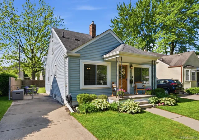 Photo 2 of Single family home for sale at 2218 Sprague Ave, Royal Oak, MI 48067 | MLS# 20261038167 | Listing updated on 2026-06-20