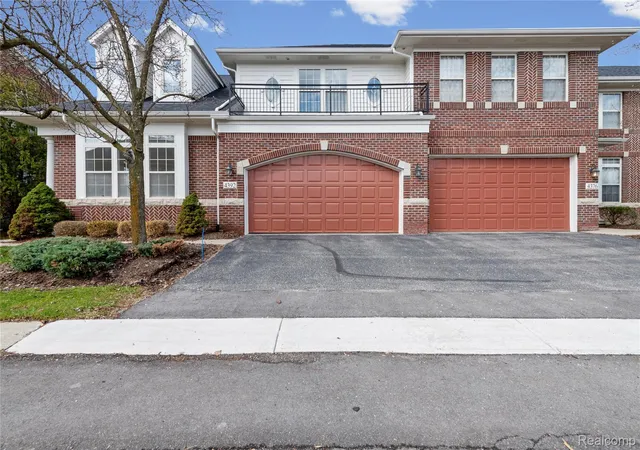 Photo 2 of Condo for sale at 4392 Gateway Cir, West Bloomfield, MI 48322 | MLS# 20261038168 | Listing updated on 2026-05-31