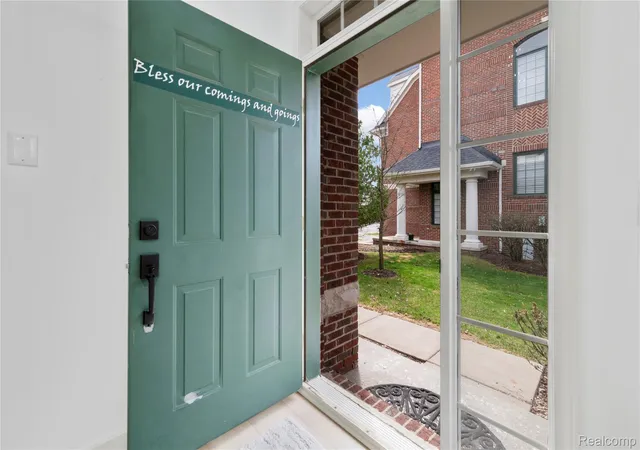 Photo 3 of Condo for sale at 4392 Gateway Cir, West Bloomfield, MI 48322 | MLS# 20261038168 | Listing updated on 2026-05-31