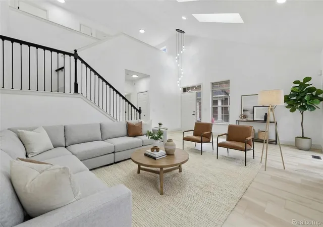 Photo 4 of Condo for sale at 4392 Gateway Cir, West Bloomfield, MI 48322 | MLS# 20261038168 | Listing updated on 2026-05-31