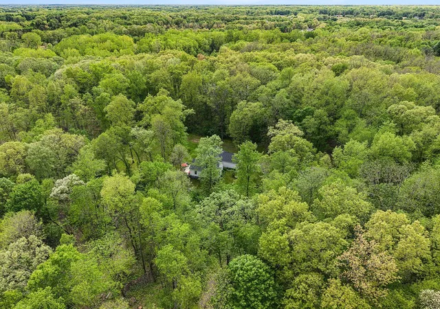 2nd image of 2088 Hickory Ln, Jackson, MI 49201 | MLS# 81026024800