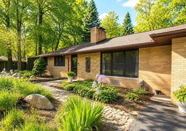 Photo 2 of Single family home for sale at 3140 Happy Valley Rd, Jackson, MI 49203 | MLS# 81026024798 | Listing updated on 2026-08-04