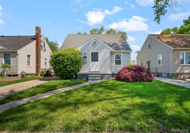 Photo 2 of Single family home for sale at 654 Ford Blvd, Lincoln Park, MI 48146 | MLS# 20261038205 | Listing updated on 2026-06-15