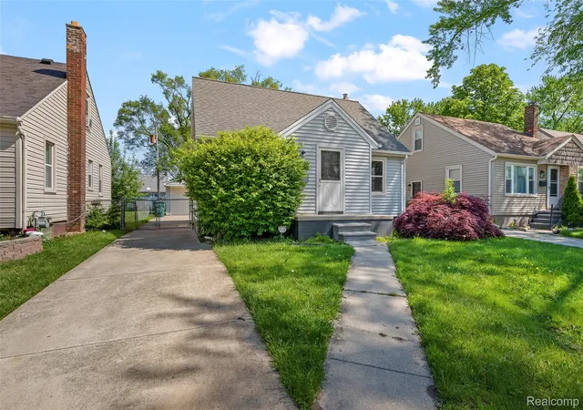 Photo 3 of Single family home for sale at 654 Ford Blvd, Lincoln Park, MI 48146 | MLS# 20261038205 | Listing updated on 2026-06-15