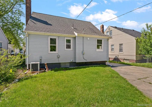 Photo 3 of Single family home for sale at 654 Ford Blvd, Lincoln Park, MI 48146 | MLS# 20261038205 | Listing updated on 2026-06-15