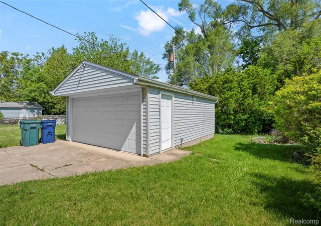 Photo 4 of Single family home for sale at 654 Ford Blvd, Lincoln Park, MI 48146 | MLS# 20261038205 | Listing updated on 2026-06-15