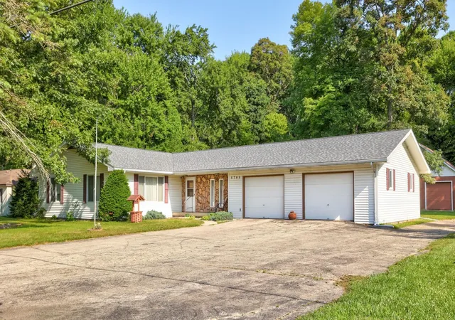 Photo 2 of Single family home for sale at 5745 E Townline Rd, Birch Run, MI 48415 | MLS# 61050208936 | Listing updated on 2026-09-10
