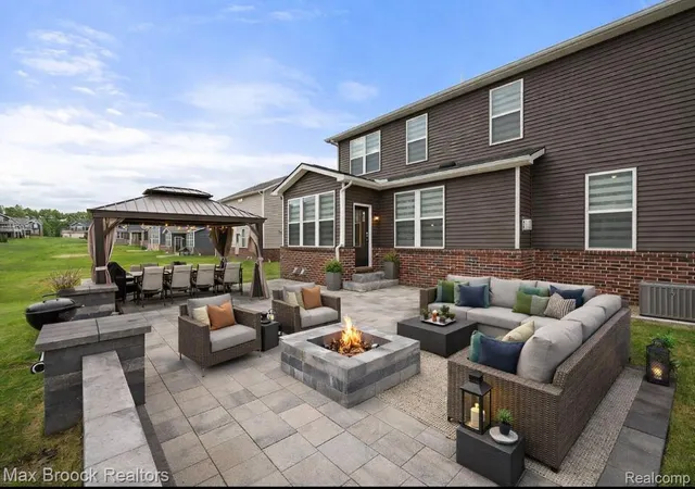 Photo 1 of Sale Pending at 2610 Ironton Dr, Commerce Township, MI 48382 | MLS# 20261038239 | Listing updated on 2026-07-22