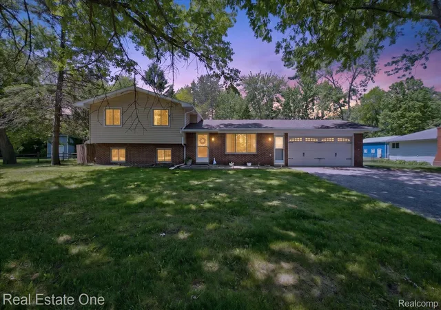 Photo 1 of Sale Pending at 2259 Carlos Dr, Waterford, MI 48327 | MLS# 20261038245 | Listing updated on 2026-06-20