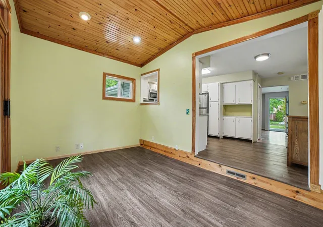 Photo 4 of Single family home for sale at 1012 Taylor St, Mount Pleasant, MI 48858 | MLS# 79080068804 | Listing updated on 2026-06-01