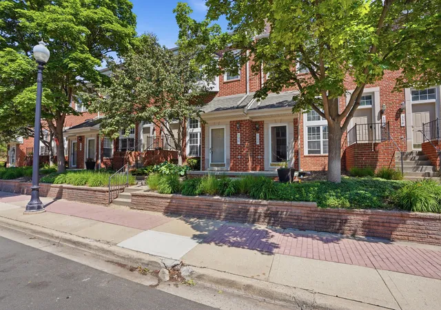 Photo 3 of Condo for sale at 126 Allenhurst Ave, Royal Oak, MI 48067 | MLS# 81026024844 | Listing updated on 2026-06-04