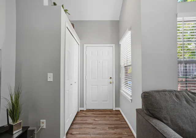 Listing Photo 5 - Condo for sale in building located at 126 Allenhurst Ave, Royal Oak, MI 48067